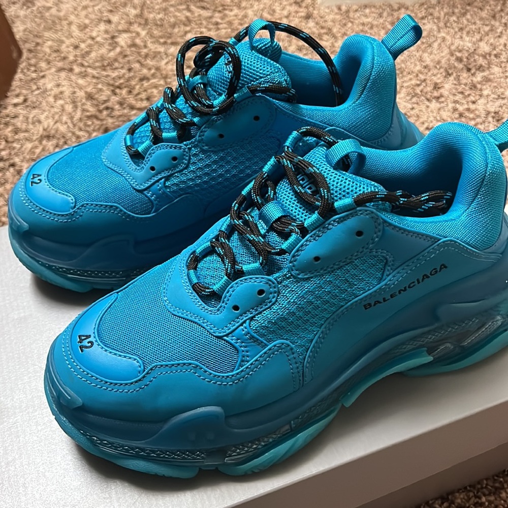 Balenciaga triple S size 42/ 9 men’s u.s! Only worn twice brand new still! - Picture 3 of 3